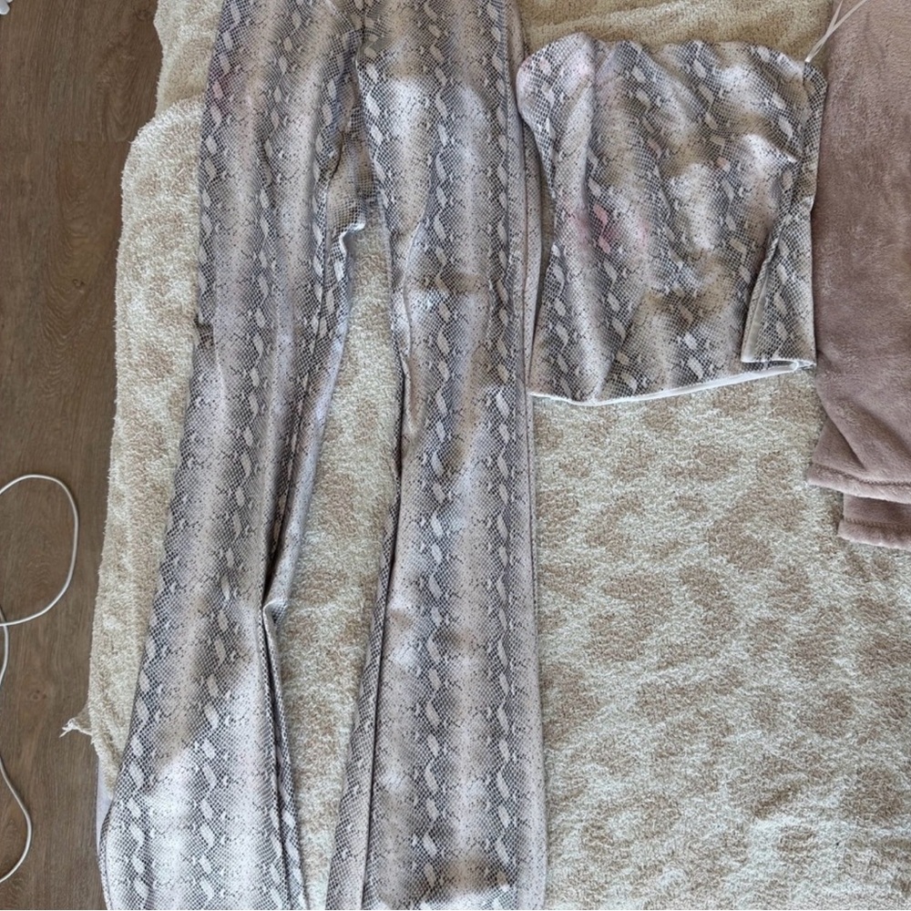 Naked Wardrobe White and Gray Snakeskin Set